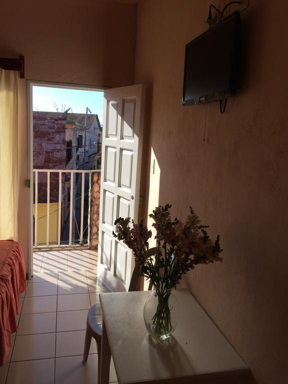 Hotel Villa Margarita Flores Quarto foto