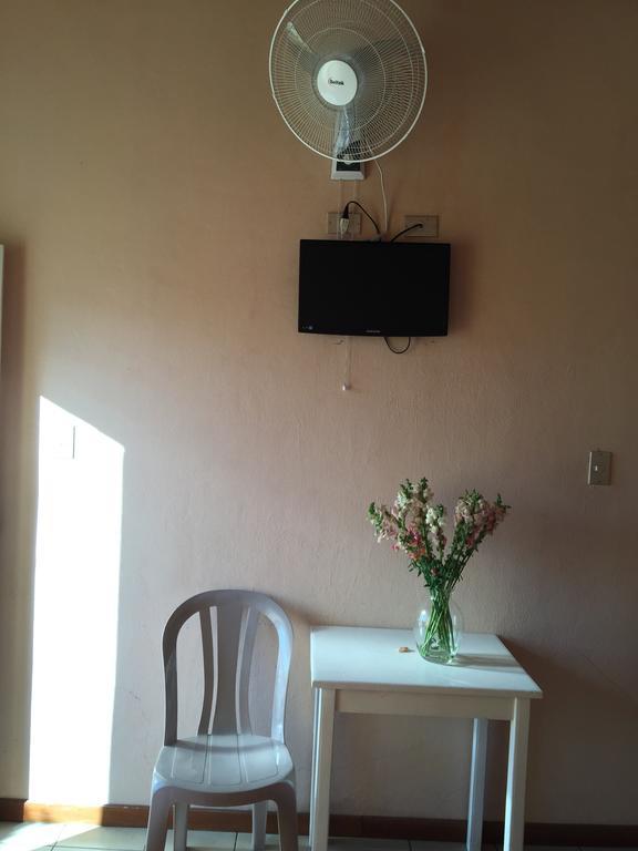 Hotel Villa Margarita Flores Quarto foto